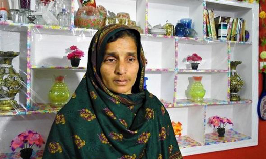Pak- hyd woman...